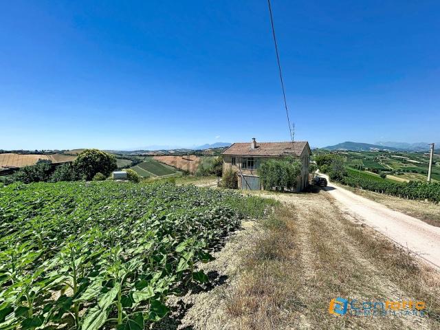 Casa di campagna in vendita di 300 m² in Contrada San Gregorio, 14