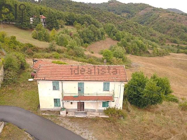 Casa di campagna in vendita di 300 m² in Strada dei Giuliani, 10