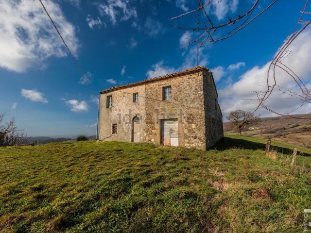 Casa di campagna in vendita di 300 m² in Strada Provinciale Sovana