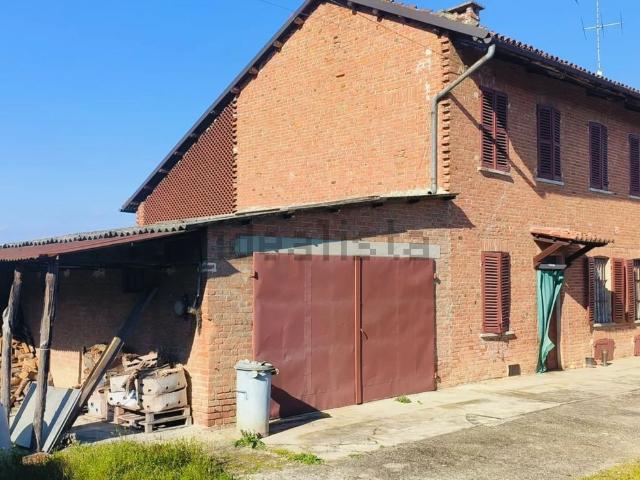 Casa di campagna in vendita di 300 m² in Via Asti