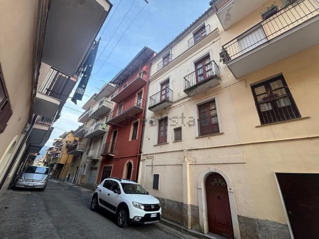 Casa di campagna in vendita di 300 m² in Via Calabria