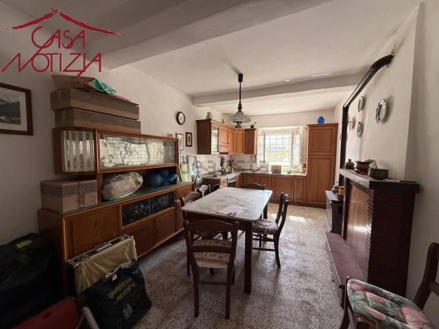 Casa di campagna in vendita di 300 m² in Via delle Ville