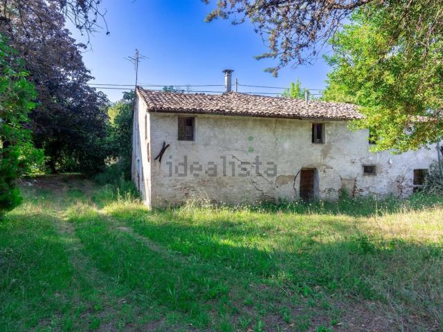Casa di campagna in vendita di 300 m² in Via Leonardo da Vinci, 6