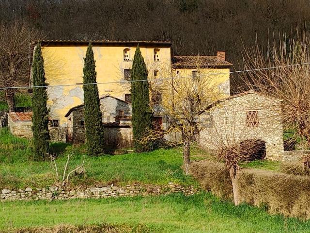 Casa di campagna in vendita di 300 m² in Via Umbro Casentinese Romagnola, 140