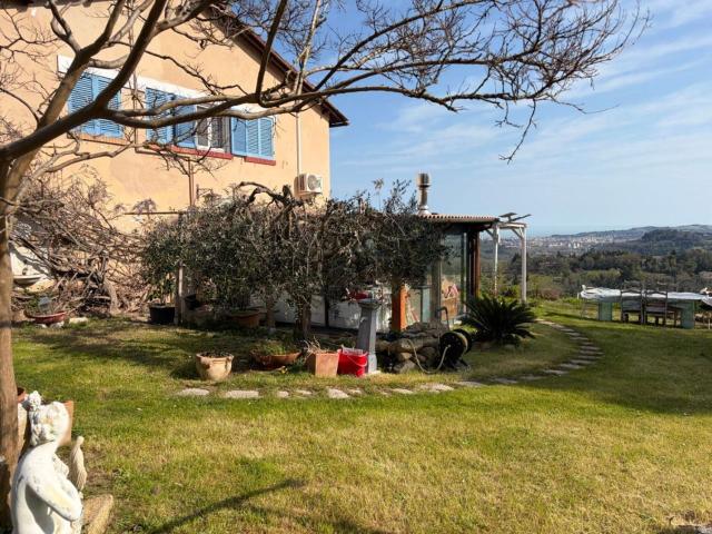Casa di campagna in vendita di 301 m² in Strada della Rupola, 10