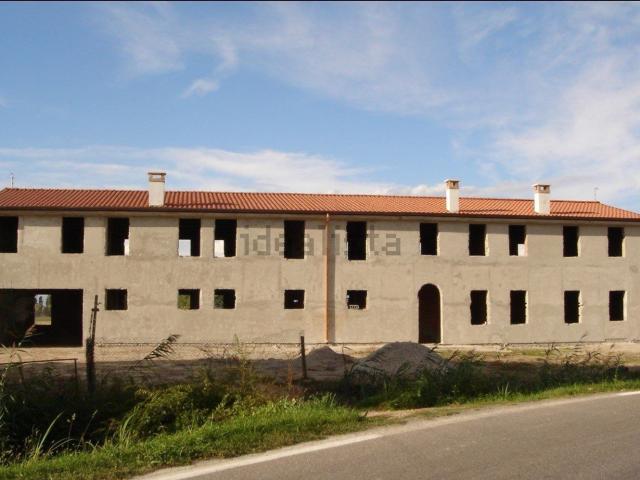 Casa di campagna in vendita di 315 m² in Via Guasti