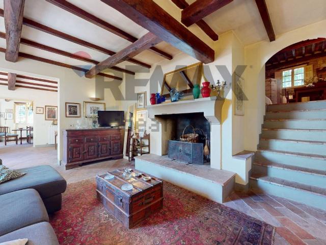 Casa di campagna in vendita di 310 m² in Via del Grottone, 20
