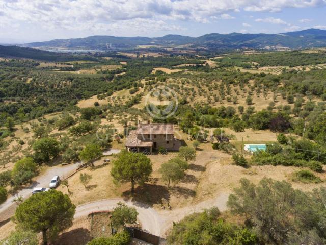 Casa di campagna in vendita di 327 m² in Strada Vicinale di Capannara
