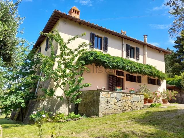 Casa di campagna in vendita di 327 m² in Via Codacci