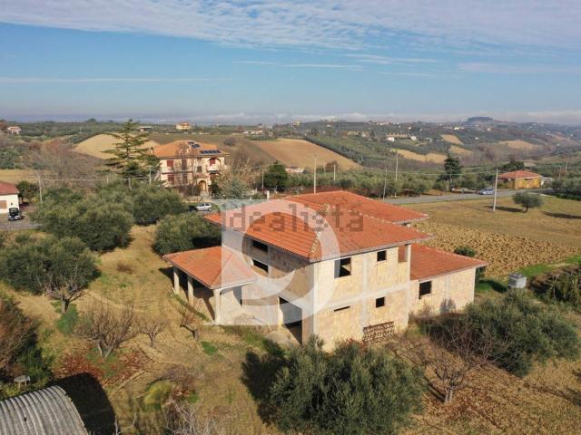Casa di campagna in vendita di 320 m² in Via San Silvestro