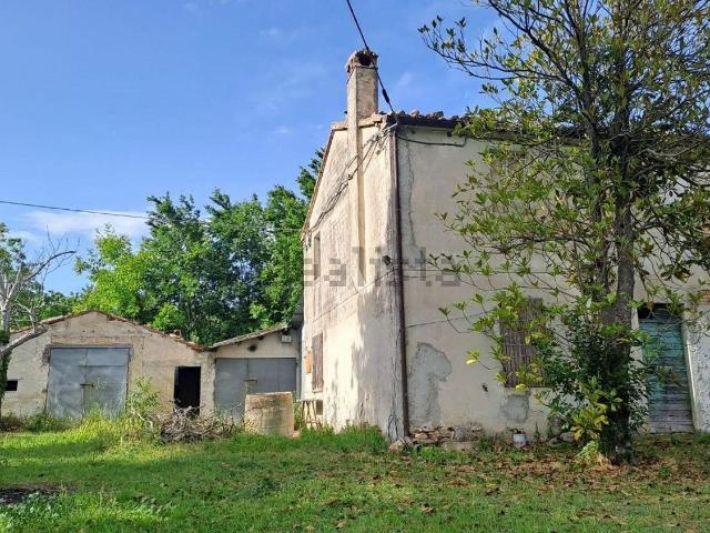 Casa di campagna in vendita di 340 m² in Località Carignano, 103