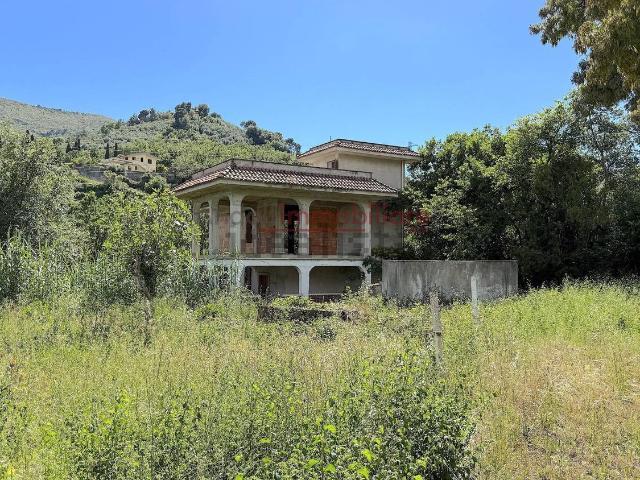 Casa di campagna in vendita di 350 m² in Contrada Calabretto
