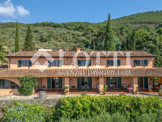 Casa di campagna in vendita di 350 m² in Località Belvedere, 4