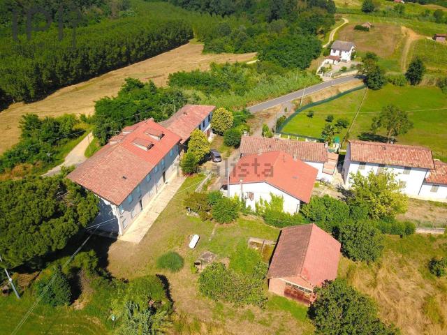 Casa di campagna in vendita di 350 m² in Strada Vaglio Serra, 258