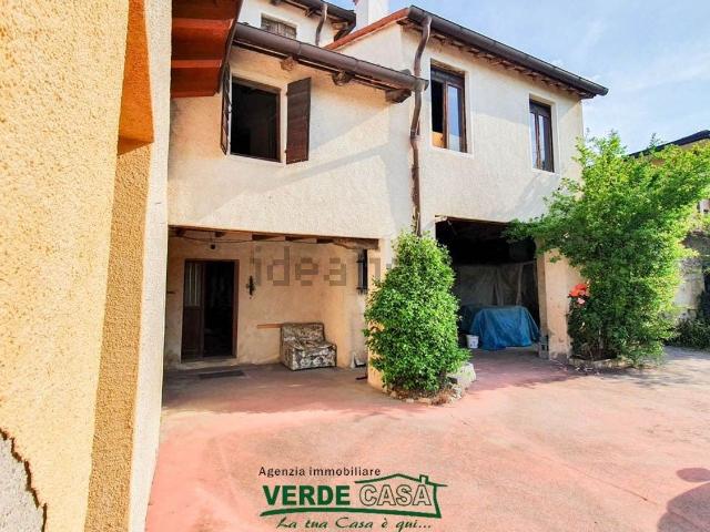 Casa di campagna in vendita di 350 m² in Via Chiesa
