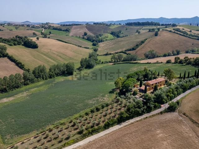 Casa di campagna in vendita di 350 m² in Via dell&apos Orcio