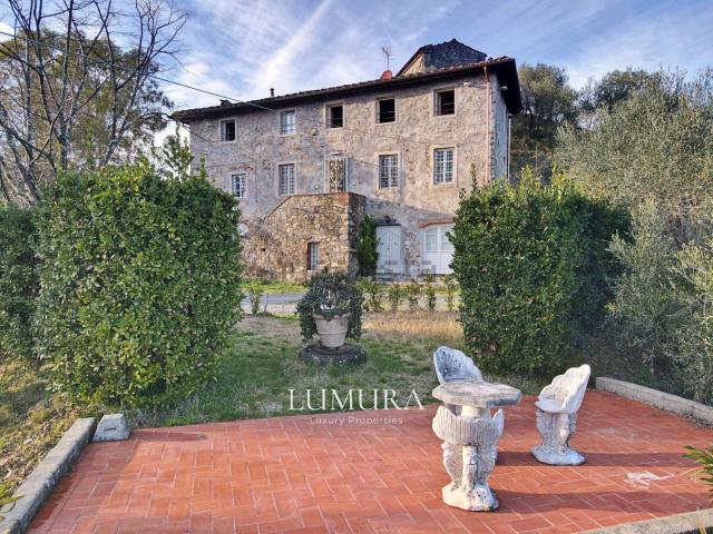 Casa di campagna in vendita di 350 m² in Via di Moriano
