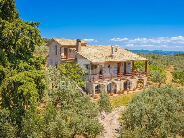Casa di campagna in vendita di 350 m² in Via Pietro Nenni