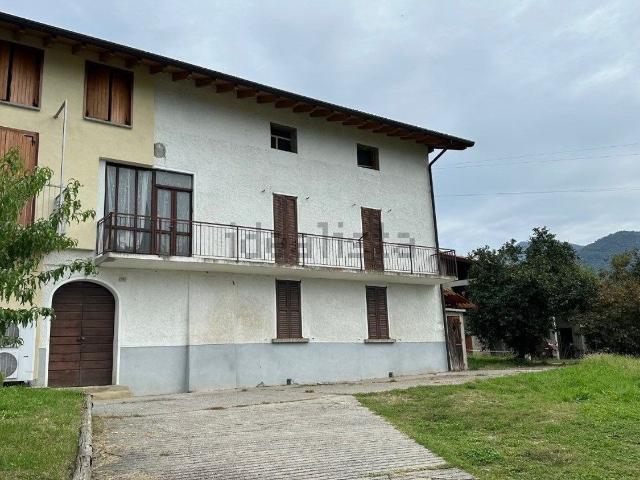 Casa di campagna in vendita di 365 m² in Via Zanino Colle