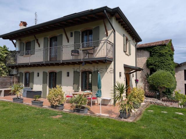 Casa di campagna in vendita di 368 m² in Strada San Pietro, 10