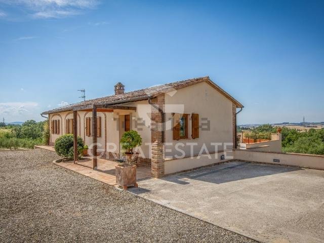 Casa di campagna in vendita di 360 m² in Località Cantagallina Bassa