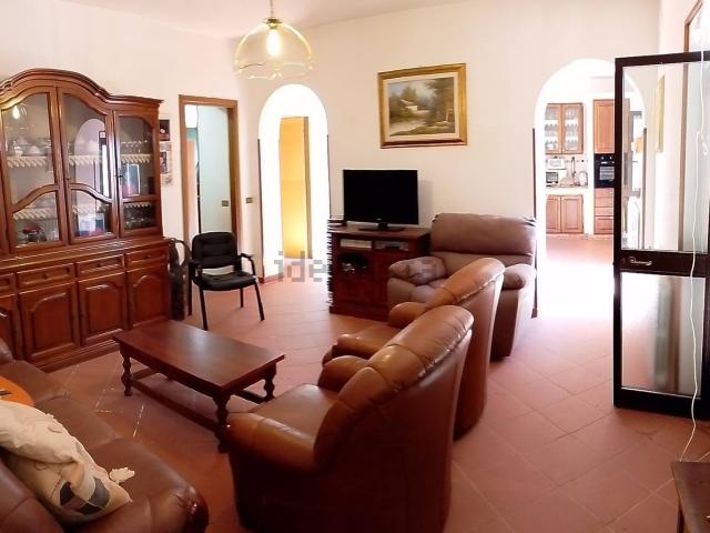 Casa di campagna in vendita di 370 m² in Strada Provinciale Romana