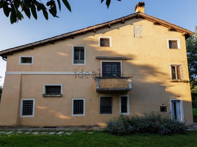 Casa di campagna in vendita di 390 m²
