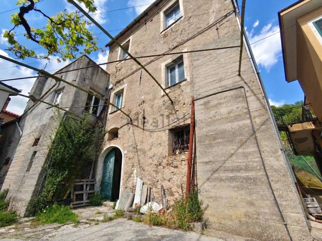 Casa di campagna in vendita di 390 m² in Via San Pietro
