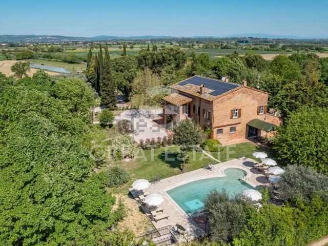 Casa di campagna in vendita di 4000 m² in Via Elio Bernabei