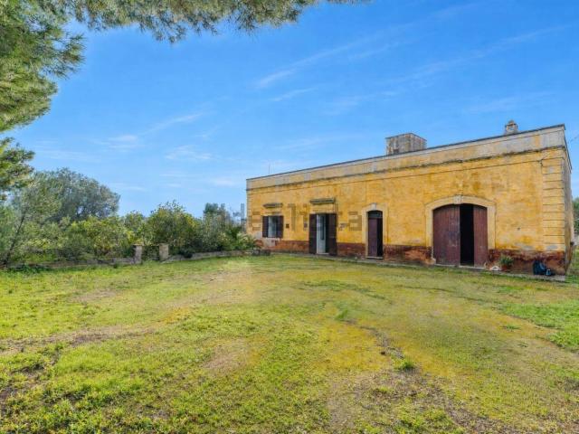 Casa di campagna in vendita di 400 m² in Contrada Cristo delle Zolle, 215