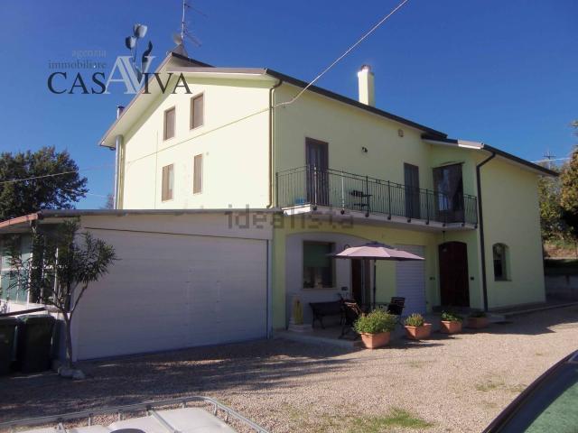 Casa di campagna in vendita di 400 m² in Contrada Valle Cecchina, 8
