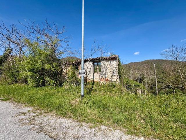 Casa di campagna in vendita di 400 m² in Frazione Rocchetta