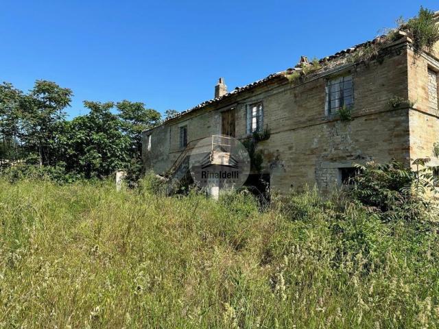Casa di campagna in vendita di 400 m² in Strada Mostrapiedi I, 2376