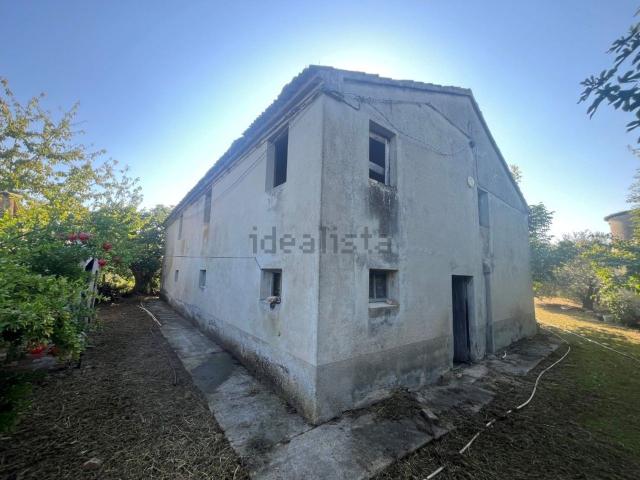 Casa di campagna in vendita di 400 m² in Strada Lungo Chienti