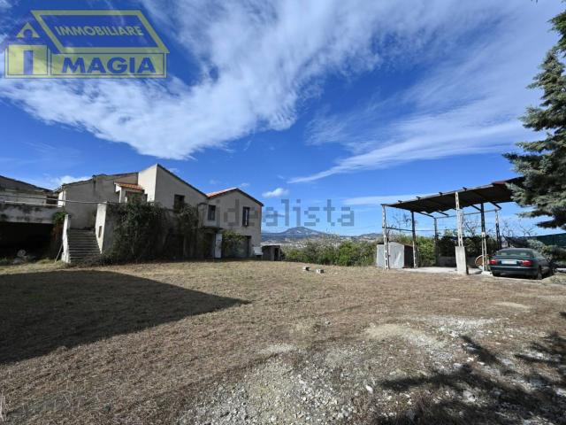 Casa di campagna in vendita di 400 m² in Strada senza nome