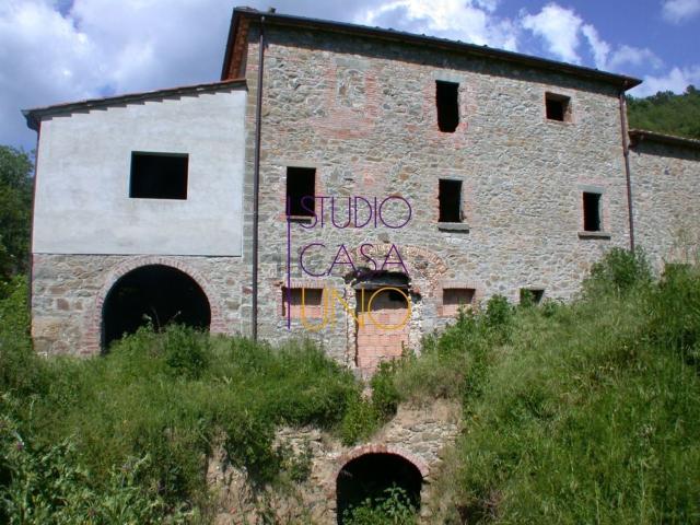 Casa di campagna in vendita di 400 m² in Via di Val D&apos Ambra