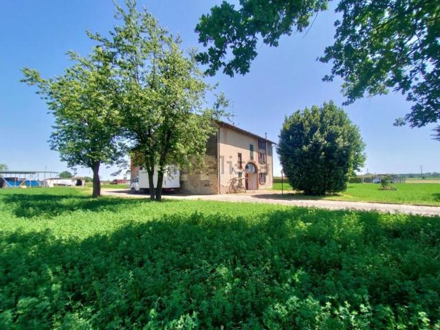 Casa di campagna in vendita di 400 m² in Via Isonzo, 7