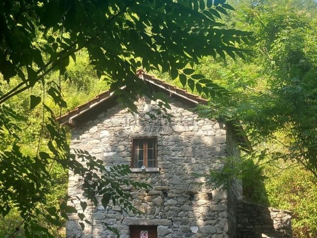 Casa di campagna in vendita di 32 m² in Località Tresana Paese, 29