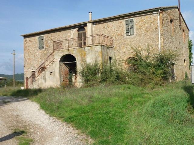 Casa di campagna in vendita di 410 m² in Località Castellaccia