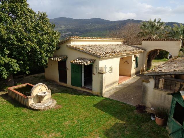 Casa di campagna in vendita di 420 m² in Contrada CELLARO