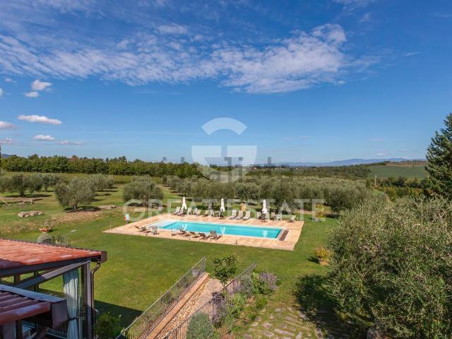 Casa di campagna in vendita di 4584 m² in Via delle Rose