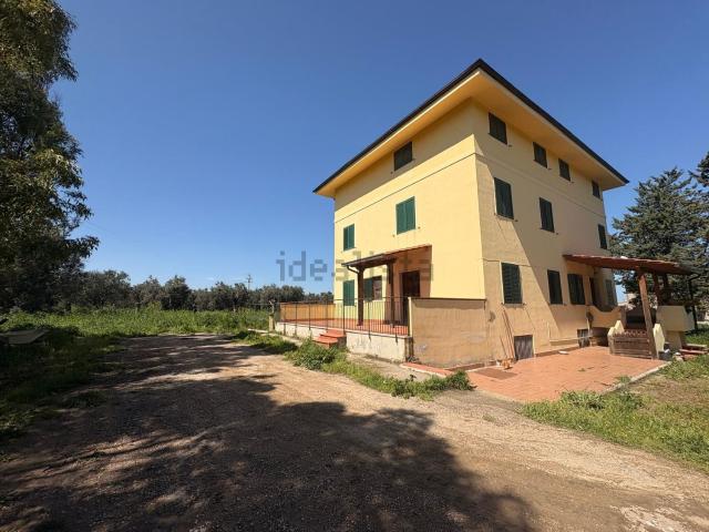Casa di campagna in vendita di 450 m² in Contrada casalpiano, 271