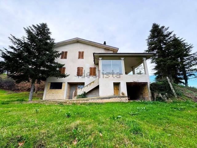 Casa di campagna in vendita di 450 m² in Via Montottonese Sud