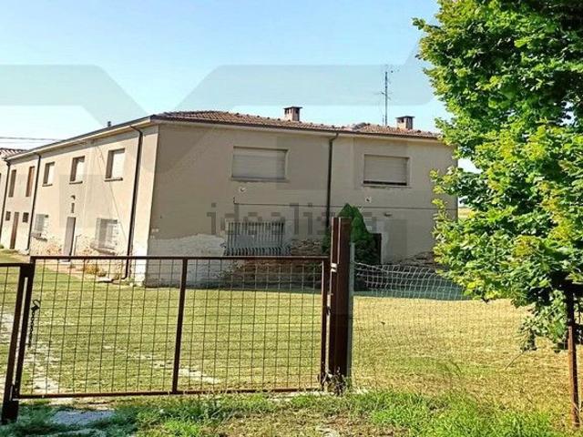 Casa di campagna in vendita di 450 m² in Via Bastia, 11