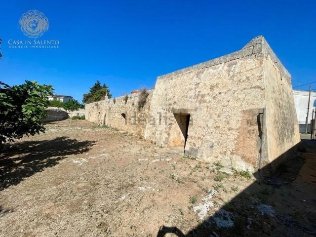 Casa di campagna in vendita di 450 m² in Via J.F. Kennedy, 73030