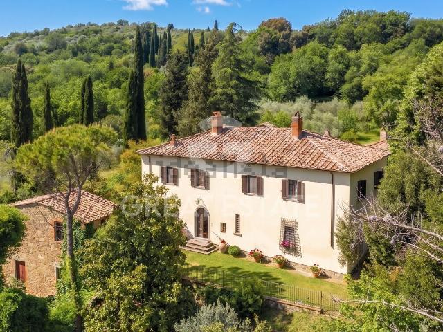 Casa di campagna in vendita di 450 m² in Viale Piero della Francesca