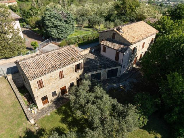 Casa di campagna in vendita di 465 m² in Località Ville
