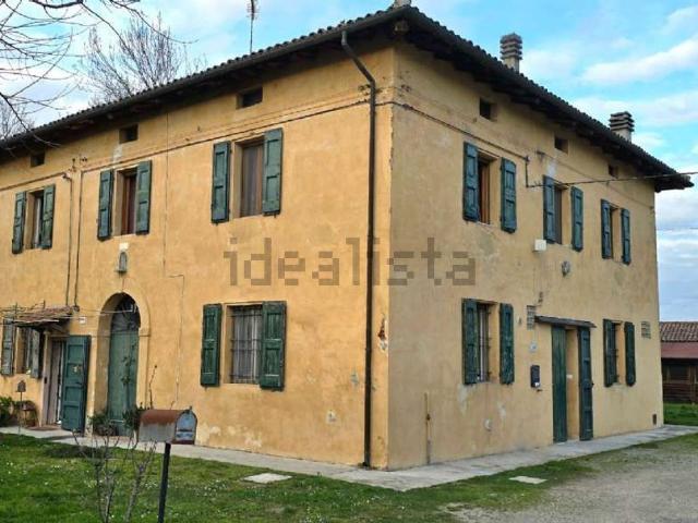 Casa di campagna in vendita di 477 m² in Via Longarola