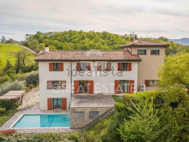 Casa di campagna in vendita di 470 m² in Piazza Arduino Casprini