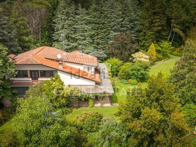 Casa di campagna in vendita di 482 m² in Via Cavour
